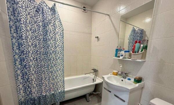 Сдам двухкомнатную (2-комн.) квартиру, Ладо Кецховели ул, 20, Красноярск г