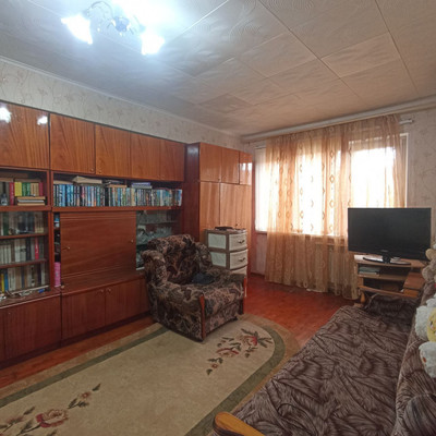 Продам двухкомнатную (2-комн.) квартиру, Железнодорожная ул, 162, Майкоп г