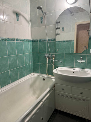 Продам двухкомнатную (2-комн.) квартиру, Абрамцевская ул, 5, Москва г