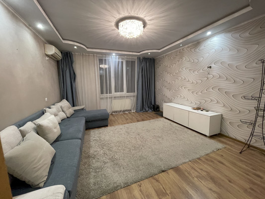 Продам трехкомнатную (3-комн.) квартиру, Камская ул, 37, Симферополь г