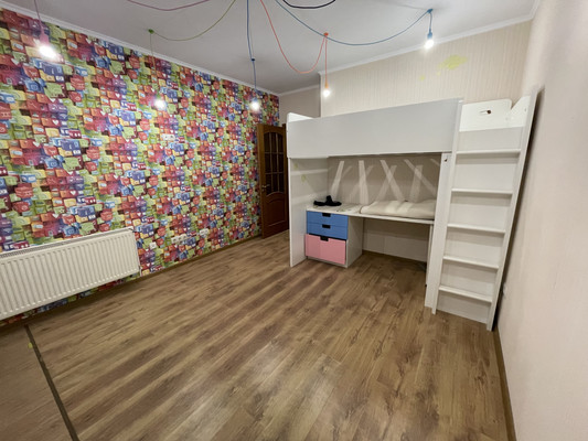 Продам трехкомнатную (3-комн.) квартиру, Камская ул, 37, Симферополь г