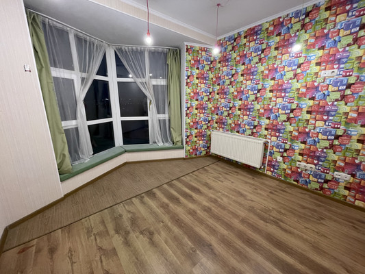 Продам трехкомнатную (3-комн.) квартиру, Камская ул, 37, Симферополь г