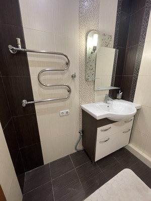 Продам трехкомнатную (3-комн.) квартиру, Камская ул, 37, Симферополь г