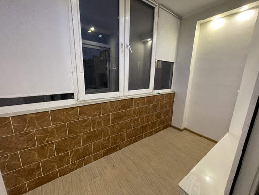 Продам трехкомнатную (3-комн.) квартиру, Камская ул, 37, Симферополь г