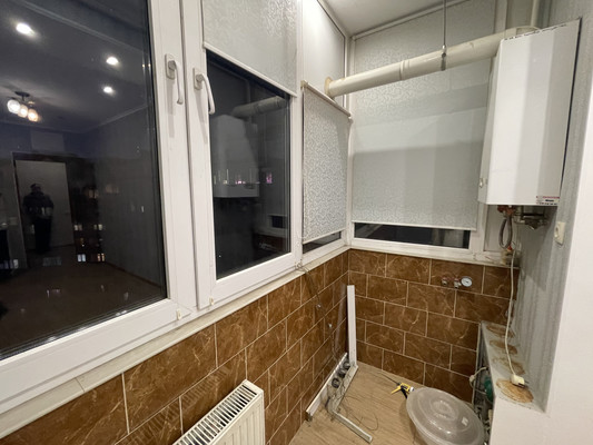 Продам трехкомнатную (3-комн.) квартиру, Камская ул, 37, Симферополь г