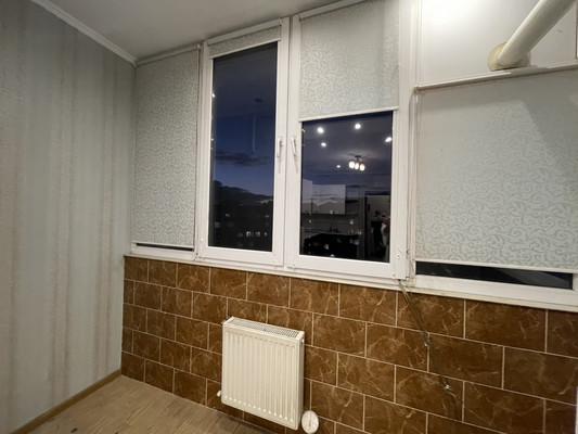 Продам трехкомнатную (3-комн.) квартиру, Камская ул, 37, Симферополь г