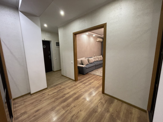 Продам трехкомнатную (3-комн.) квартиру, Камская ул, 37, Симферополь г