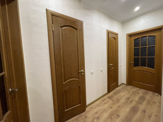 Продам трехкомнатную (3-комн.) квартиру, Камская ул, 37, Симферополь г