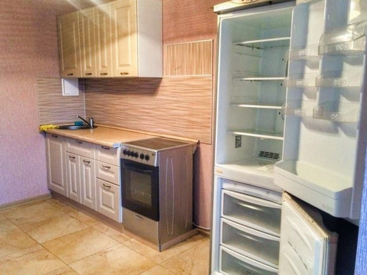 Продам двухкомнатную (2-комн.) квартиру, им. Селезнева ул, 4/10, Краснодар г
