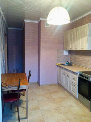 Продам двухкомнатную (2-комн.) квартиру, им. Селезнева ул, 4/10, Краснодар г
