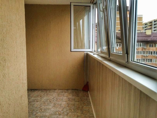 Продам двухкомнатную (2-комн.) квартиру, им. Селезнева ул, 4/10, Краснодар г