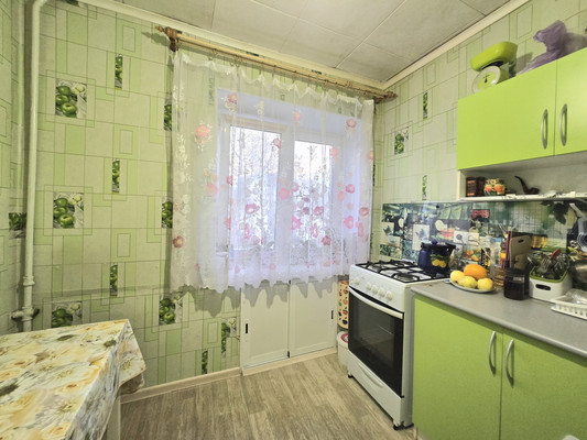 Продам трехкомнатную (3-комн.) квартиру, Комсомольская ул, 27, Кокино д