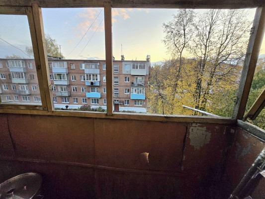 Продам трехкомнатную (3-комн.) квартиру, Комсомольская ул, 27, Кокино д