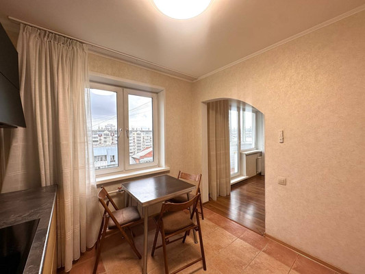 Продам трехкомнатную (3-комн.) квартиру, Батурина ул, 15, Красноярск г