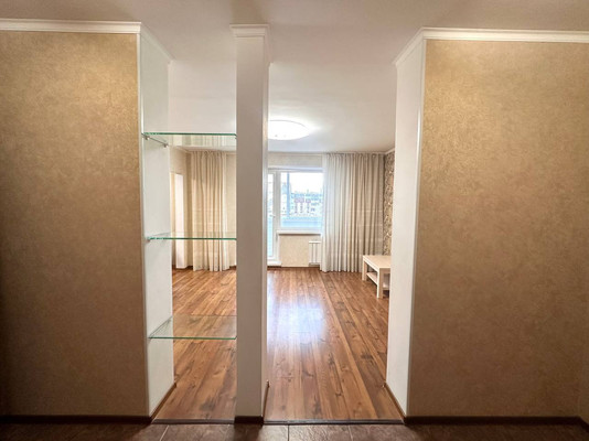 Продам трехкомнатную (3-комн.) квартиру, Батурина ул, 15, Красноярск г