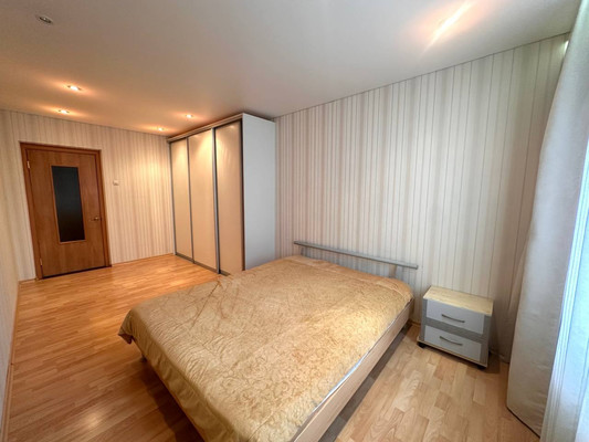 Продам трехкомнатную (3-комн.) квартиру, Батурина ул, 15, Красноярск г