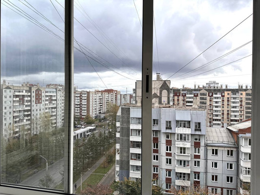 Продам трехкомнатную (3-комн.) квартиру, Батурина ул, 15, Красноярск г