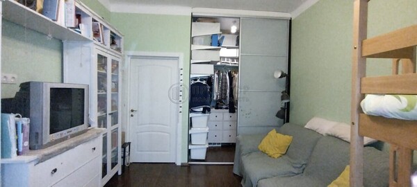 Продам трехкомнатную (3-комн.) квартиру, Новозаводская ул, 25к4, Москва г