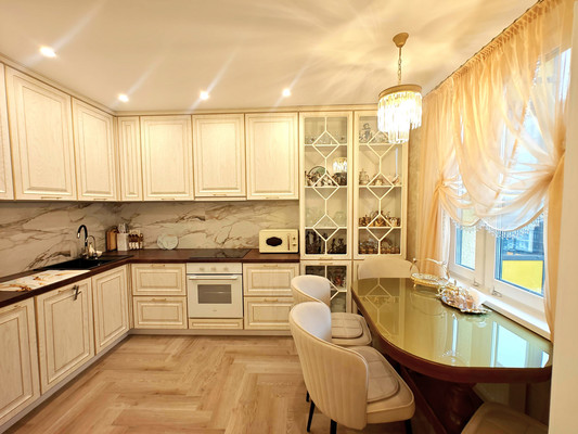 Продам двухкомнатную (2-комн.) квартиру, Александра Курынова ул, 4к2, Казань г