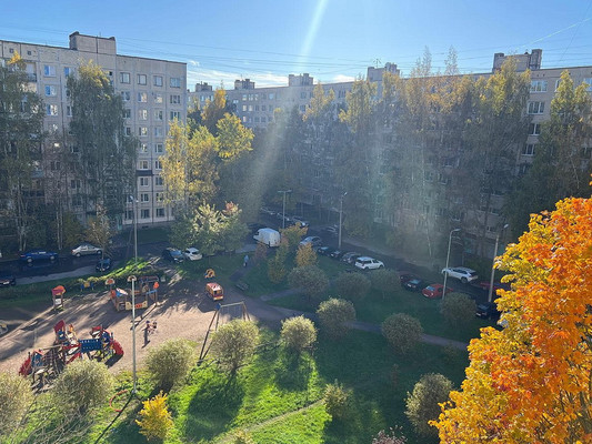 Продам двухкомнатную (2-комн.) квартиру, Трудящихся б-р, 13а, Колпино г