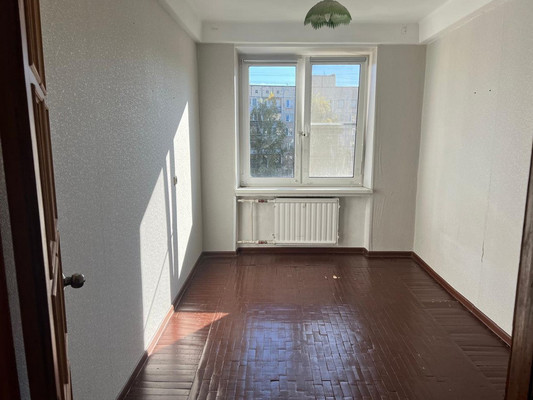 Продам двухкомнатную (2-комн.) квартиру, Трудящихся б-р, 13а, Колпино г