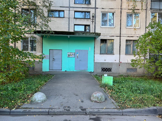 Продам двухкомнатную (2-комн.) квартиру, Трудящихся б-р, 13а, Колпино г