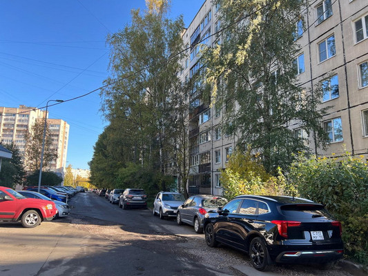 Продам двухкомнатную (2-комн.) квартиру, Трудящихся б-р, 13а, Колпино г