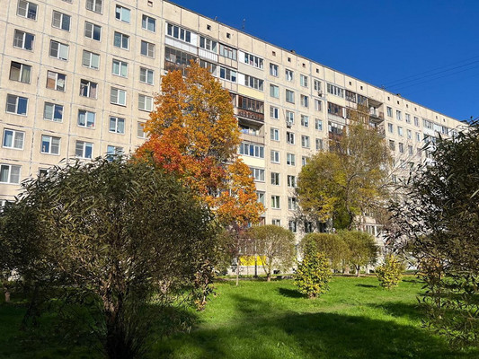 Продам двухкомнатную (2-комн.) квартиру, Трудящихся б-р, 13а, Колпино г
