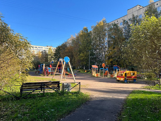 Продам двухкомнатную (2-комн.) квартиру, Трудящихся б-р, 13а, Колпино г