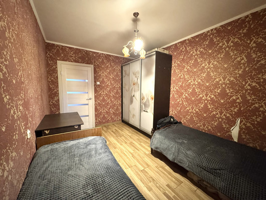 Продам трехкомнатную (3-комн.) квартиру, Авиационная ул, 25, Брянск г