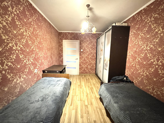 Продам трехкомнатную (3-комн.) квартиру, Авиационная ул, 25, Брянск г