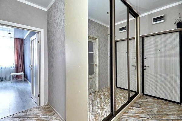 Продам двухкомнатную (2-комн.) квартиру, им. Героя Яцкова И.В. ул, 15к1, Краснодар г