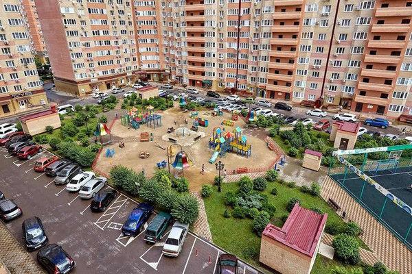 Продам двухкомнатную (2-комн.) квартиру, им. Героя Яцкова И.В. ул, 15к1, Краснодар г