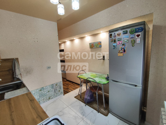 Продам двухкомнатную (2-комн.) квартиру, Зеленая ул, 11, Целинный п