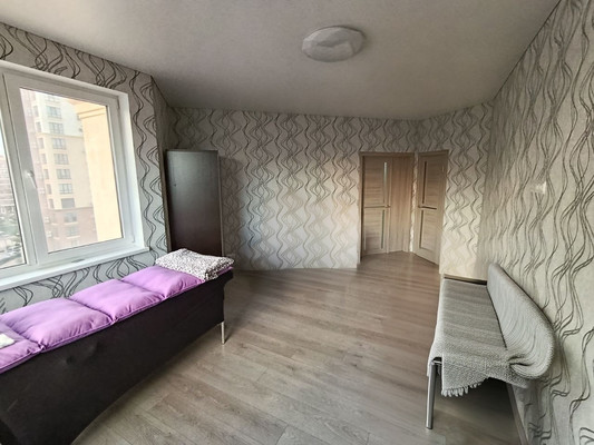 Продам трехкомнатную (3-комн.) квартиру, Крымской весны ул, 4к1, Мирное с