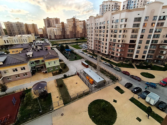 Продам трехкомнатную (3-комн.) квартиру, Крымской весны ул, 4к1, Мирное с