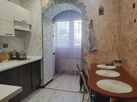 Продам трехкомнатную (3-комн.) квартиру, им. Матэ Залки ул, 13, Симферополь г
