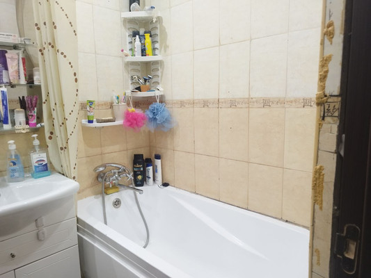 Продам трехкомнатную (3-комн.) квартиру, им. Матэ Залки ул, 13, Симферополь г