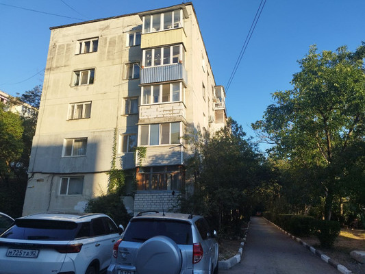 Продам трехкомнатную (3-комн.) квартиру, им. Матэ Залки ул, 13, Симферополь г