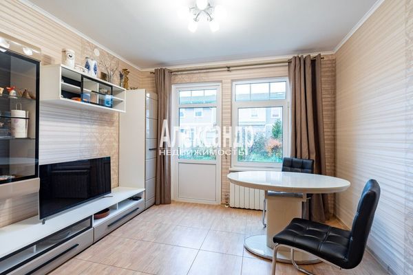 Продам таунхаус в поселке Золотые Ключи, Александровская ул, Нижняя д, 15 км от города