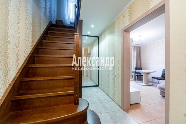 Продам таунхаус в поселке Золотые Ключи, Александровская ул, Нижняя д, 15 км от города