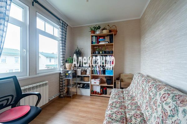 Продам таунхаус в поселке Золотые Ключи, Александровская ул, Нижняя д, 15 км от города