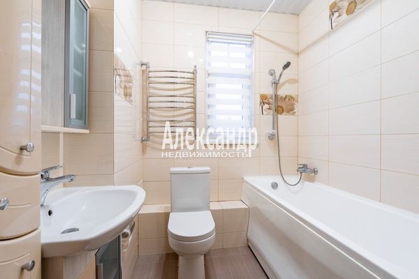 Продам таунхаус в поселке Золотые Ключи, Александровская ул, Нижняя д, 15 км от города