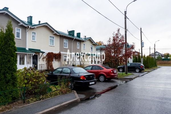 Продам таунхаус в поселке Золотые Ключи, Александровская ул, Нижняя д, 15 км от города