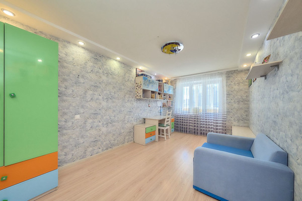 Продам трехкомнатную (3-комн.) квартиру, Новоселов ул, 37к1, Рязань г