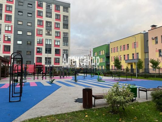 Продам однокомнатную (1-комн.) квартиру, Голландская ул, 5, Янино-1 гп