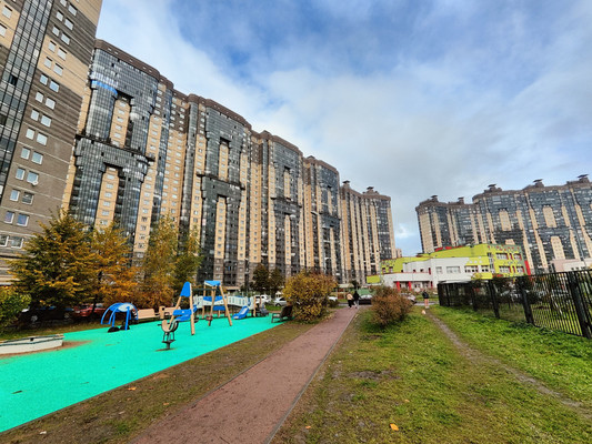 Продам трехкомнатную (3-комн.) квартиру, Фёдора Абрамова ул, 21к1, Парголово п