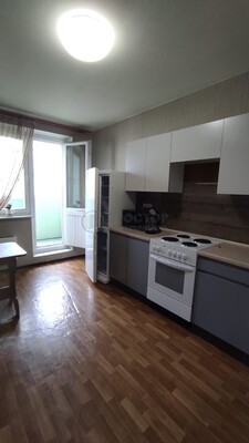Продам двухкомнатную (2-комн.) квартиру, Изюмская ул, 37к2, Москва г
