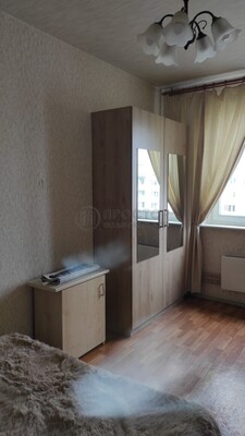 Продам двухкомнатную (2-комн.) квартиру, Изюмская ул, 37к2, Москва г