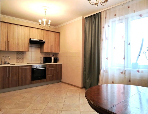 Продам трехкомнатную (3-комн.) квартиру, Митинская ул, 28к2, Москва г